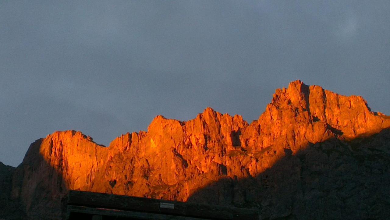 Berghaus Sulzfluh Hotel Saint Antonien Bagian luar foto