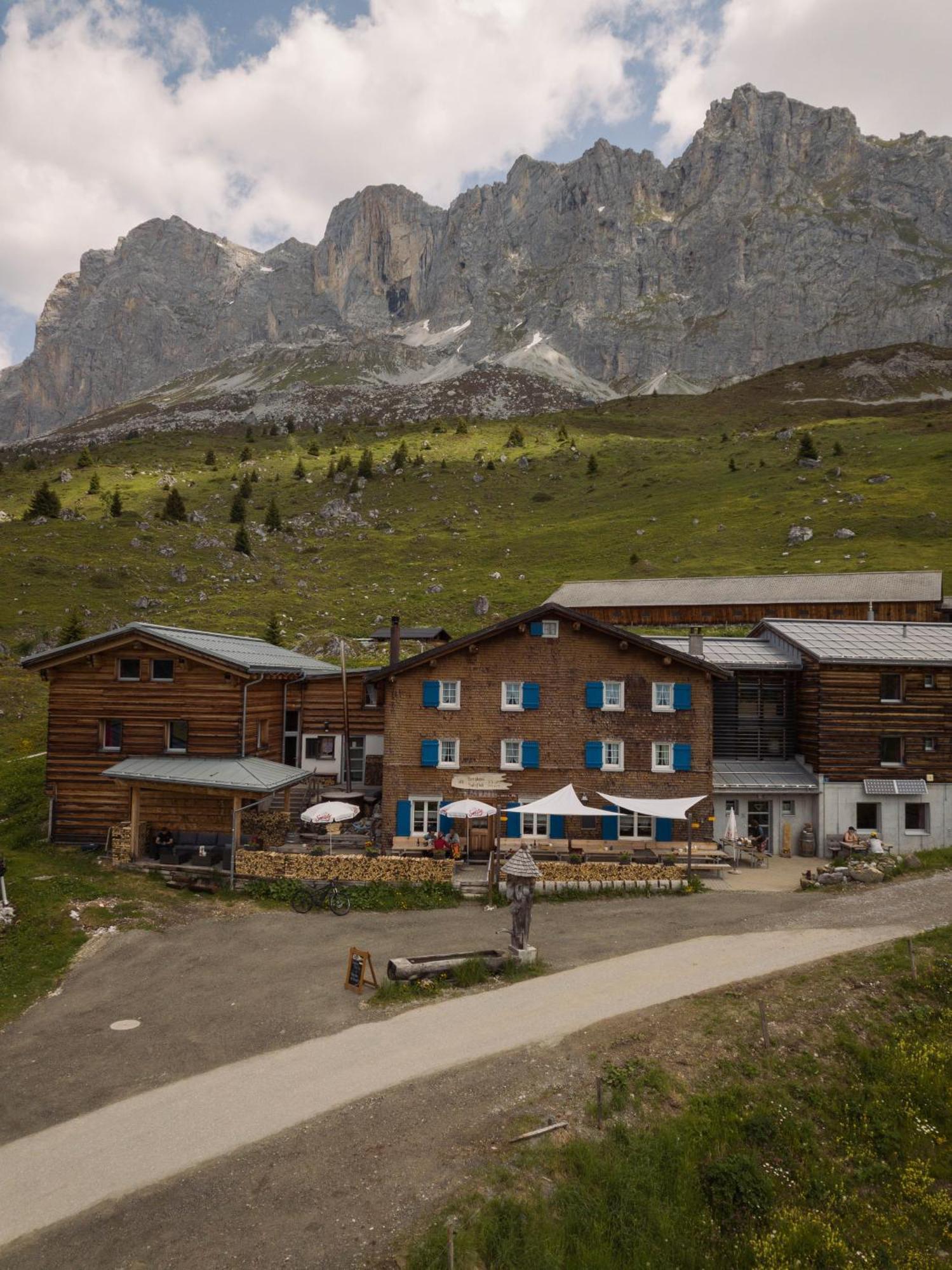 Berghaus Sulzfluh Hotel Saint Antonien Bagian luar foto